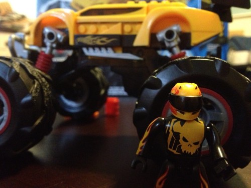 Mini MEGA Bloks Racer and the Super Blitzen Monster Truck - Car and Motorize Chassis