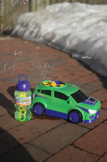 The Gazillion Bubble Bump & Go Bubble Car