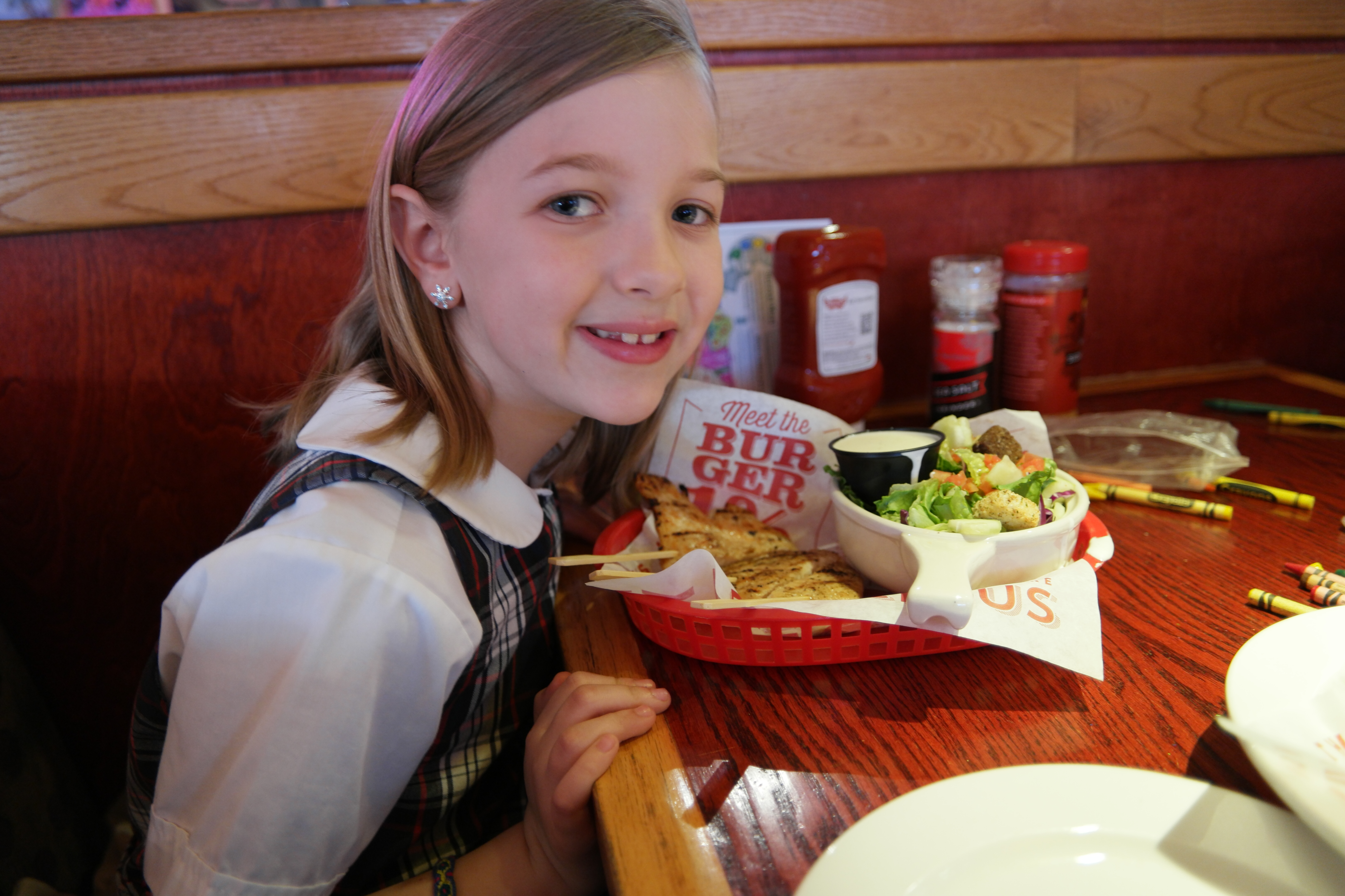 Dining Out Using the Red Robin Interactive Allergen Menu – $25 Gift Card Giveaway