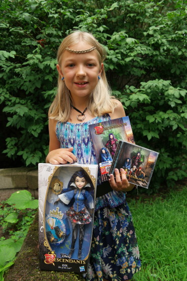 Eva with the Disney Descendants Movie Soundtrack and Doll Image #VillainDescendants #Disney #CollectiveBias #ad