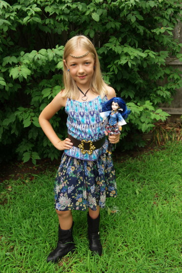 Eva with the Disney Descendants Evie Doll Image #VillainDescendants #Disney #CollectiveBias #ad