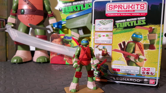 Assembling a Teenage Mutant Ninja Turtles Leonardo Sprukits