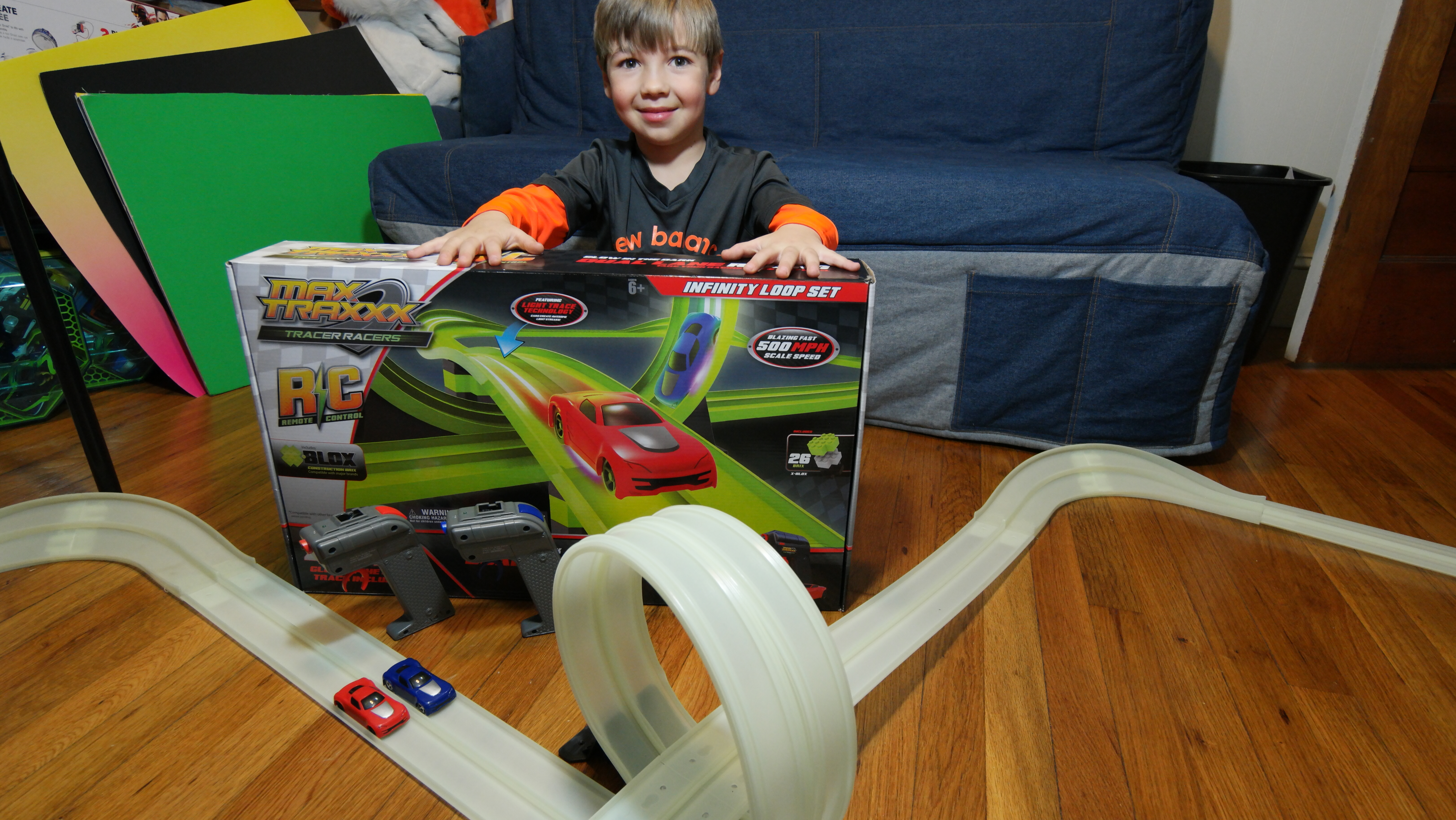 Review: MAX TRAXXX Tracer Racers Infinity Loop Set Is Crazy Fun